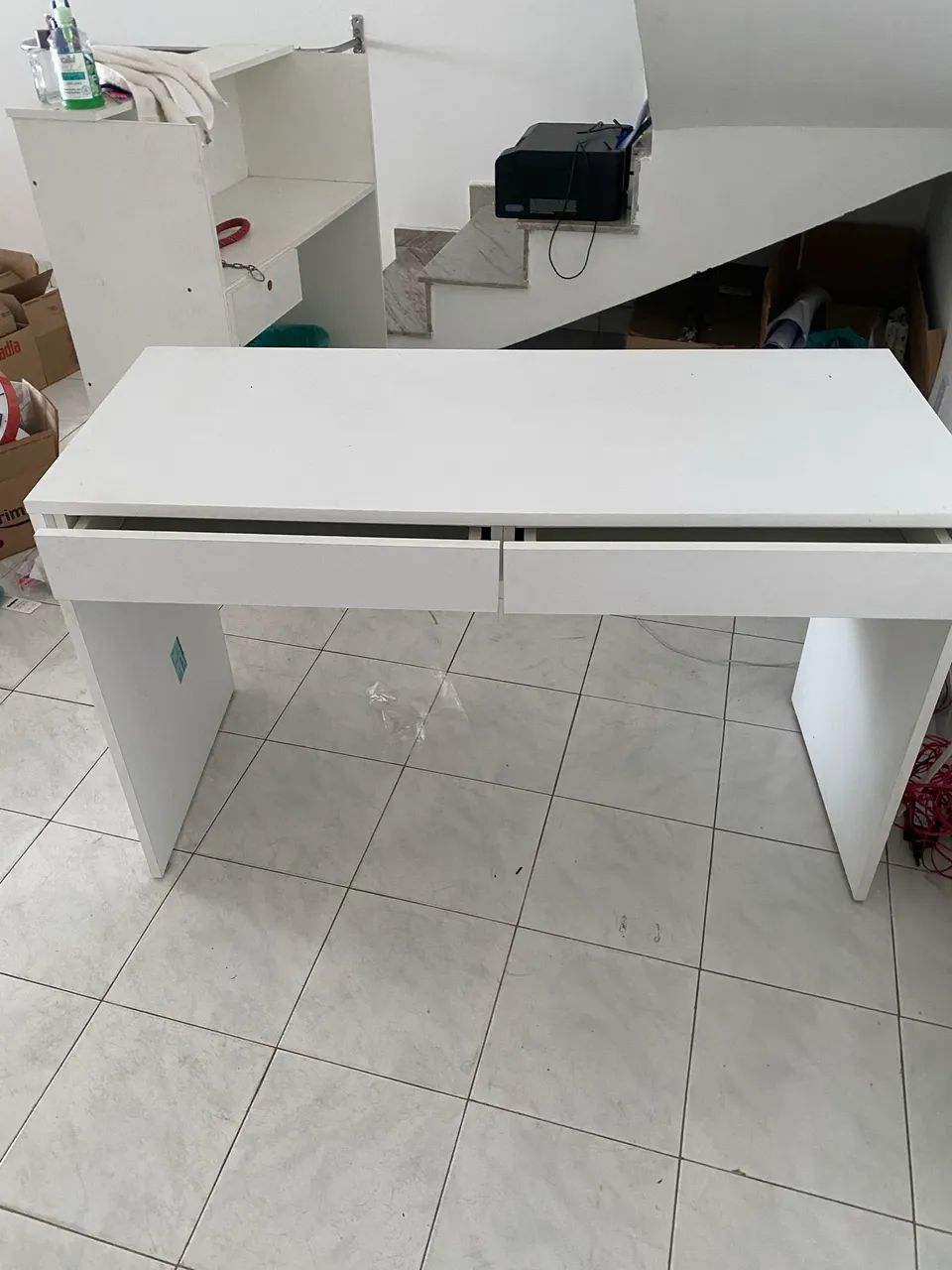 Mesa branca com duas gavetas  - Foto 4