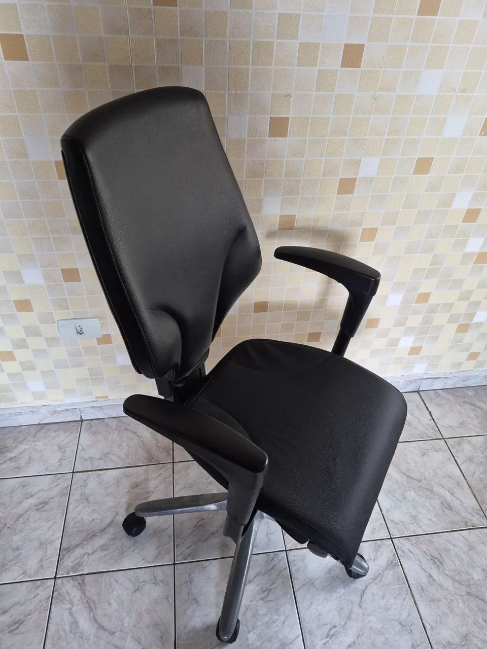 Cadeira Giroflex Candall F8 (perfeito estado) - Foto 3