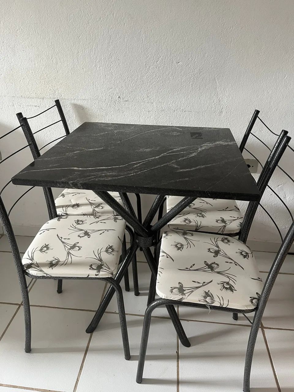 Mesa 4 cadeiras