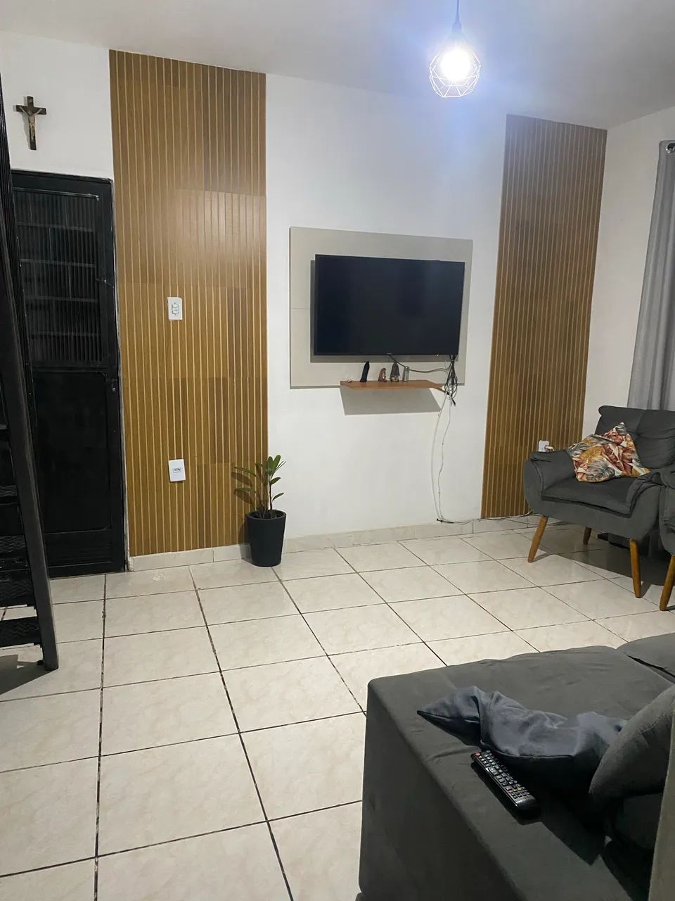 Casa de vila em rua fechada 
