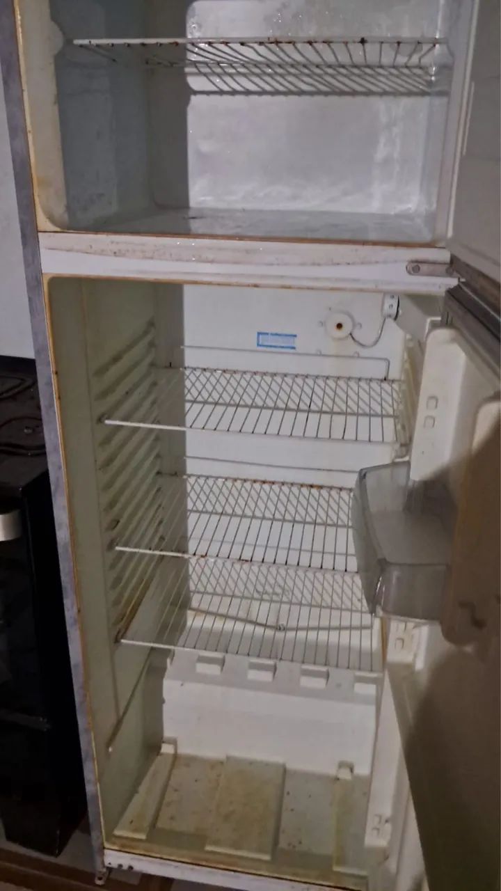 Vende-se geladeira simples  - Foto 2