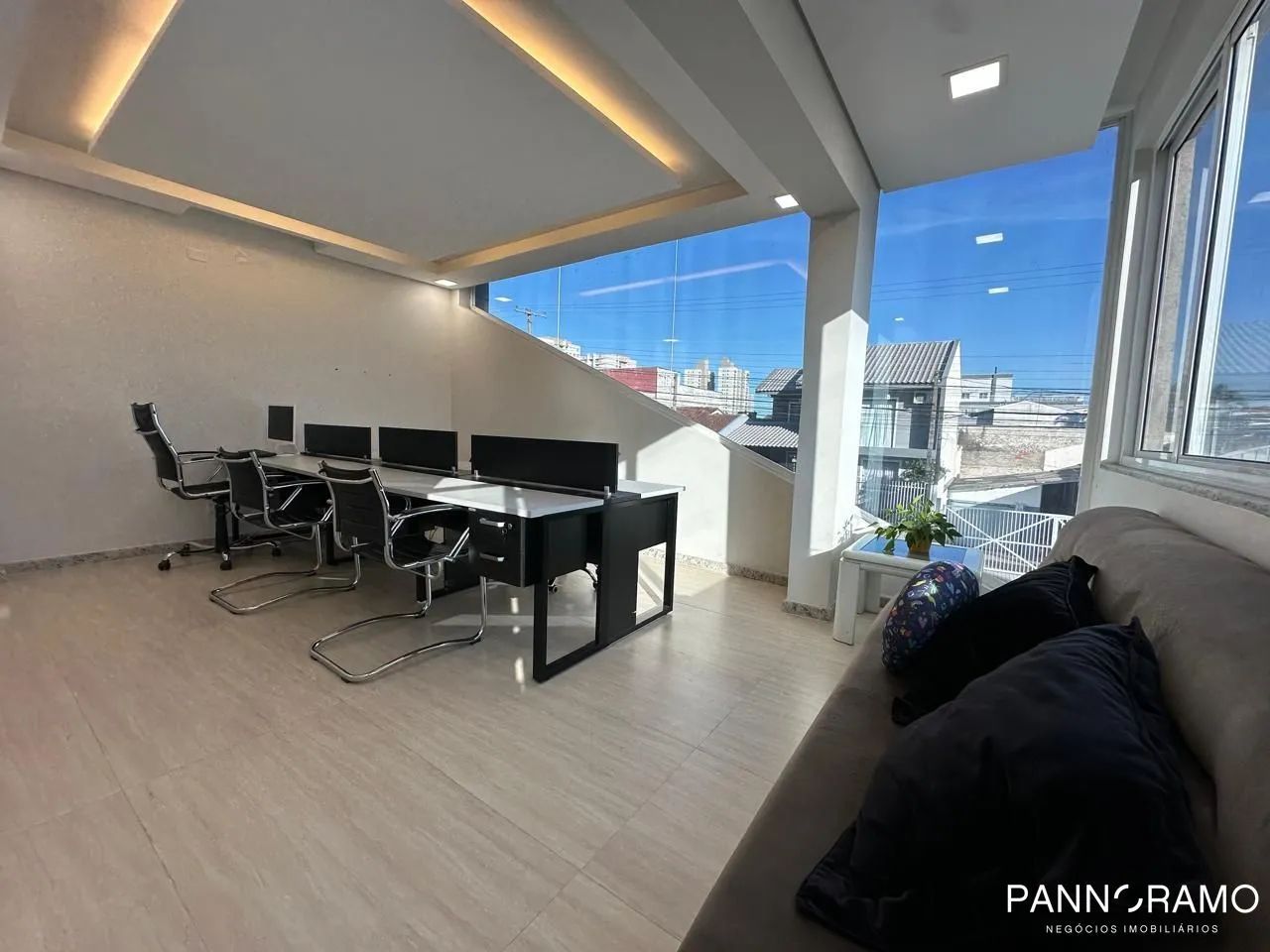 Sala Comercial Mobiliada em Prédio Novo!
