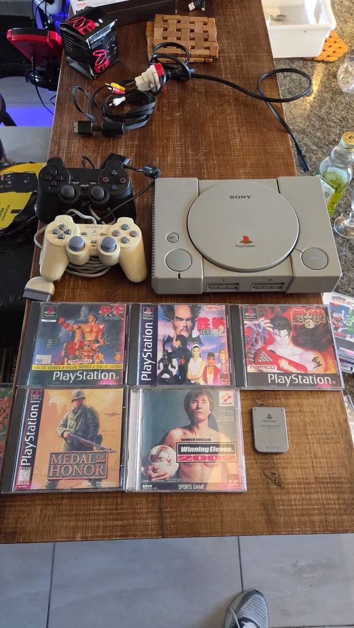 PLAYSTATION 1 SUPER BEM CONSERVADO - LEITOR 100%  - Foto 4
