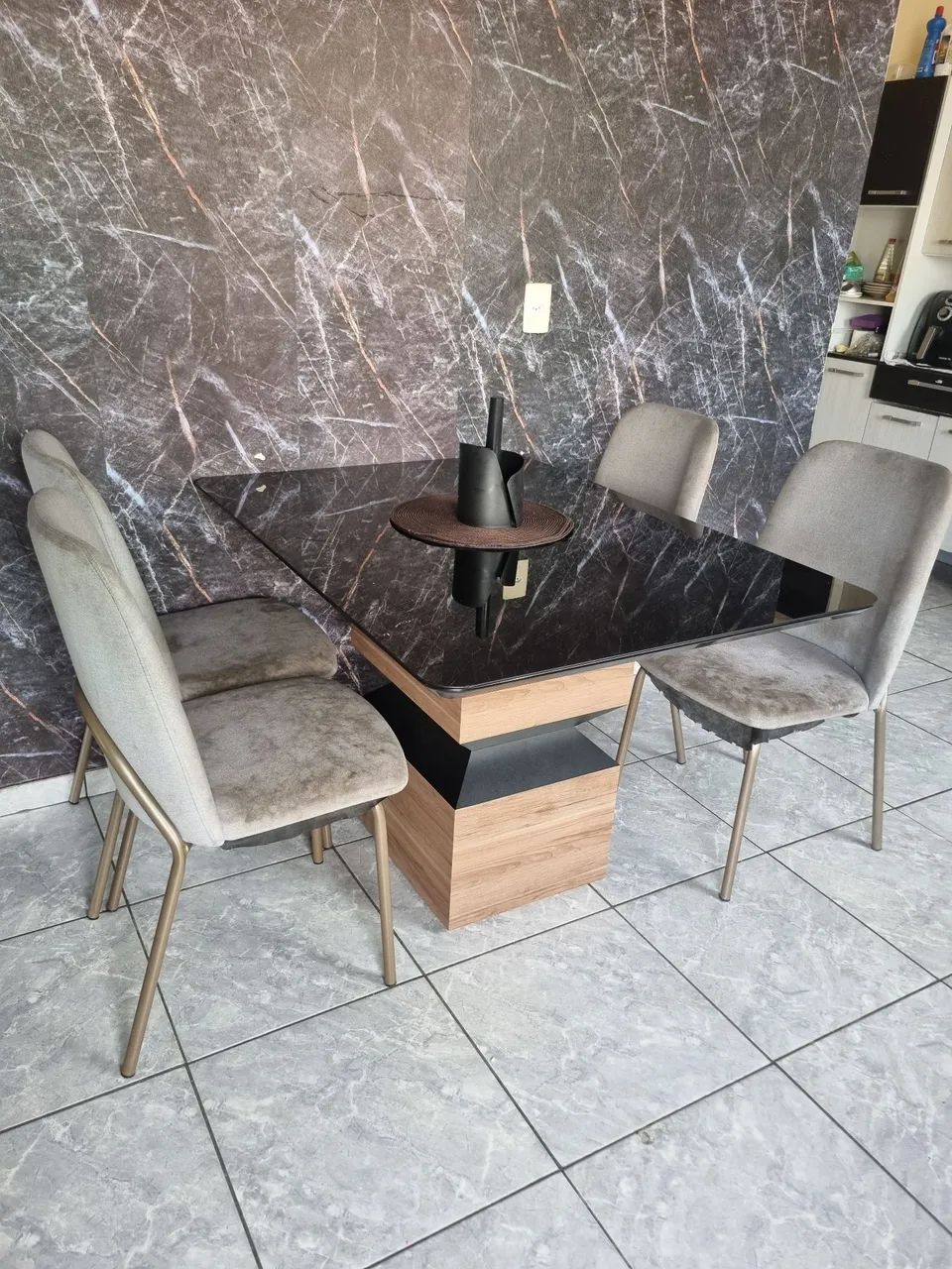 Mesa com tampo de vidro 4 lugares