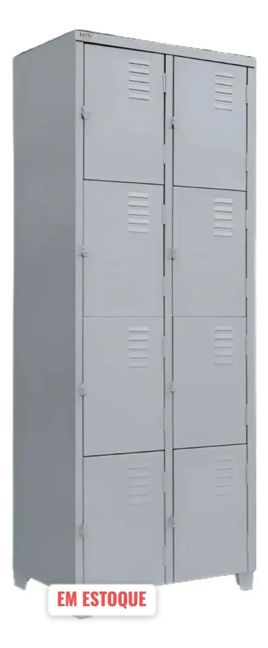 guarda volume com 8 portas pequenas