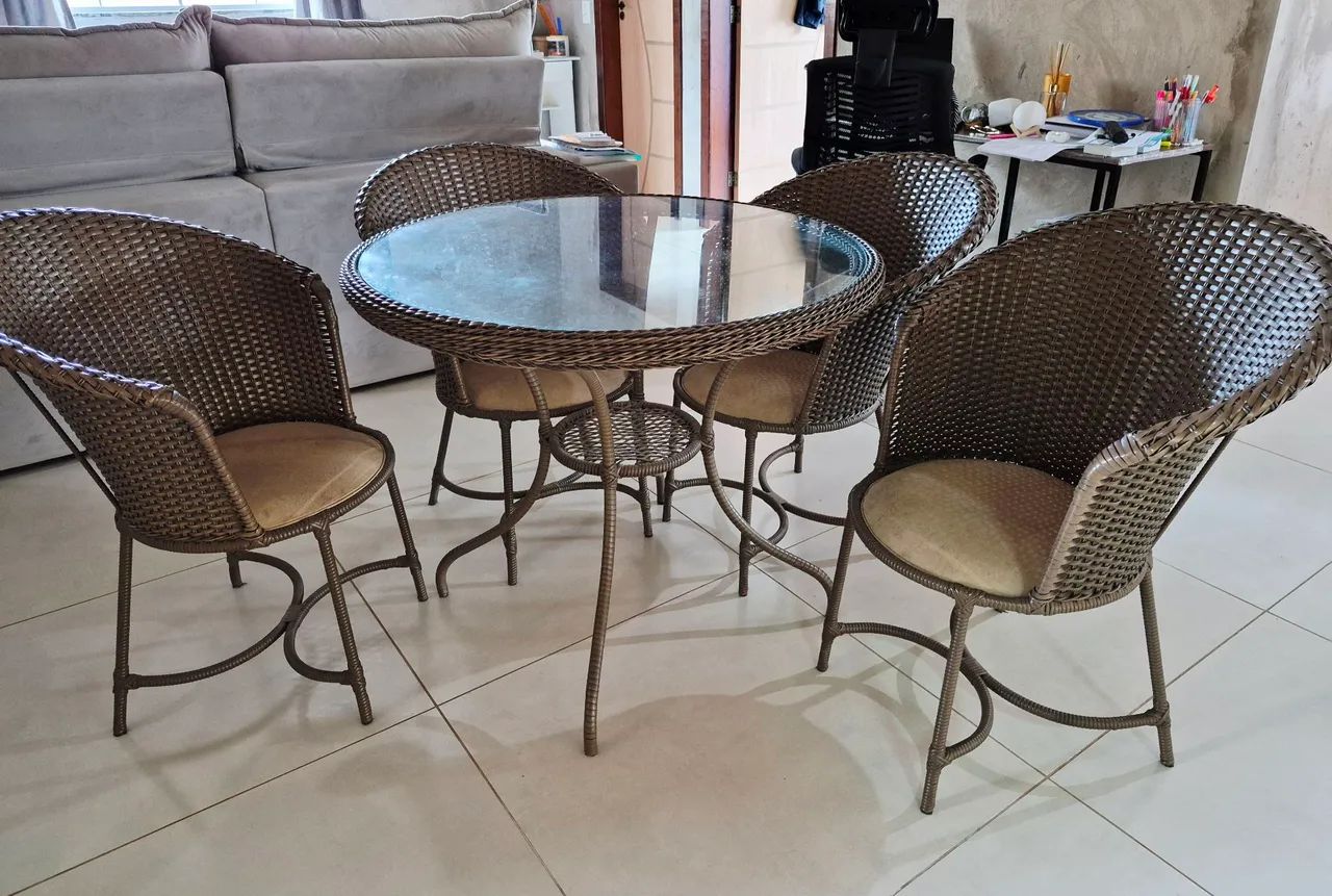 Conjunto Mesa e Cadeiras Acolchoadas  - Foto 5