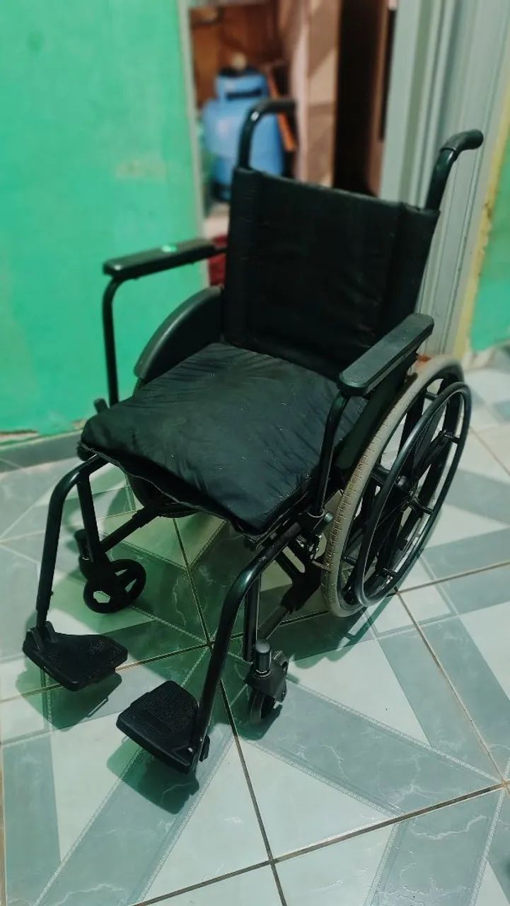 CADEIRA DE RODAS 150 QUILOS 