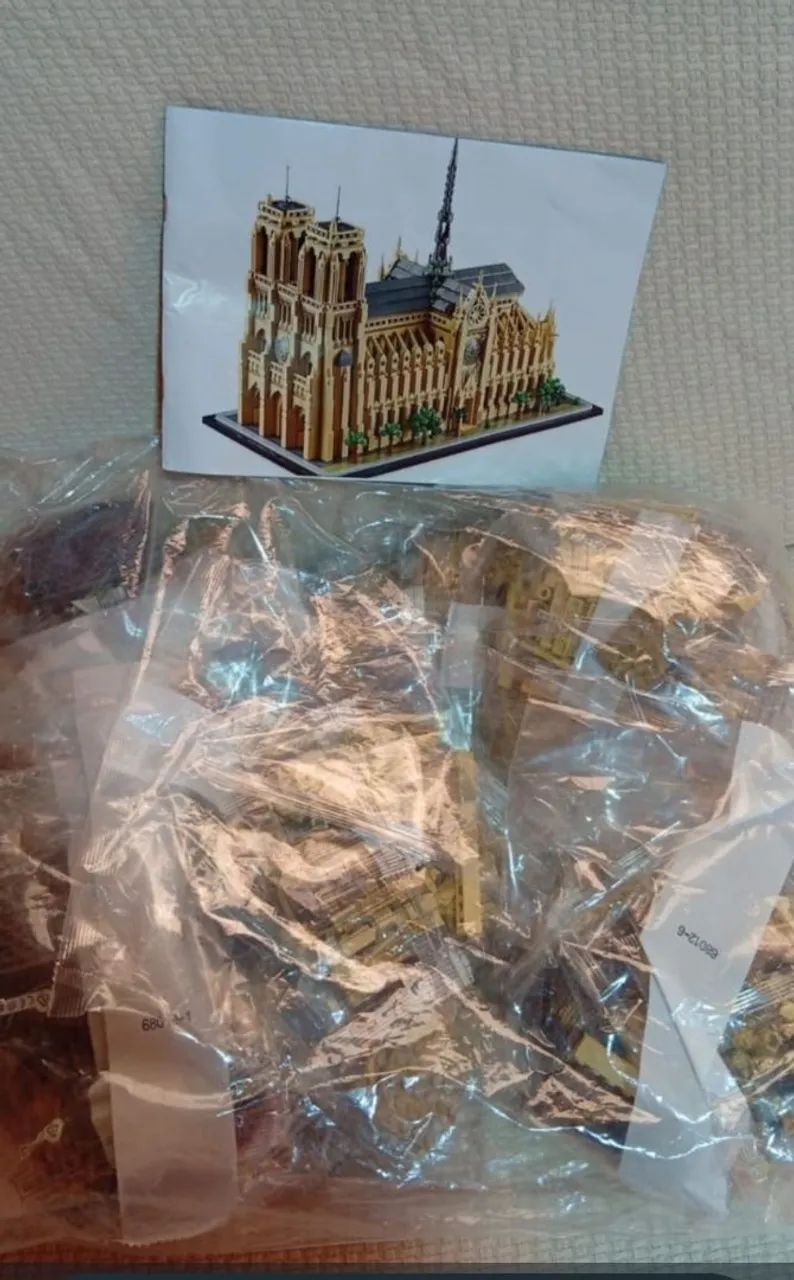 Lego Notre Dame Paris com manual  - Foto 5