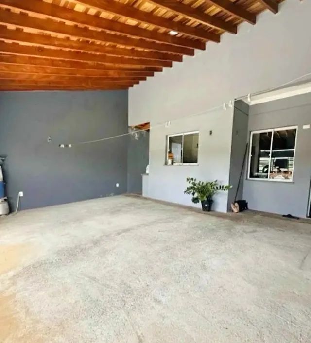 Casa com 2 Quartos e Ótimo Espaço Interno