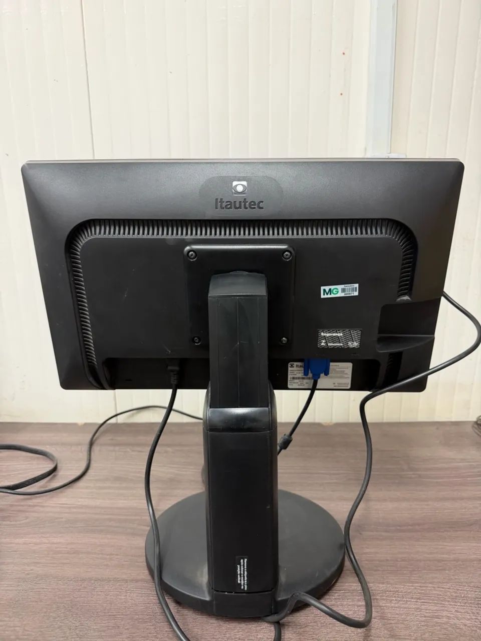 Monitor Itautec InfoWay 20? E2011PX com base ajustável e pivot - Foto 3