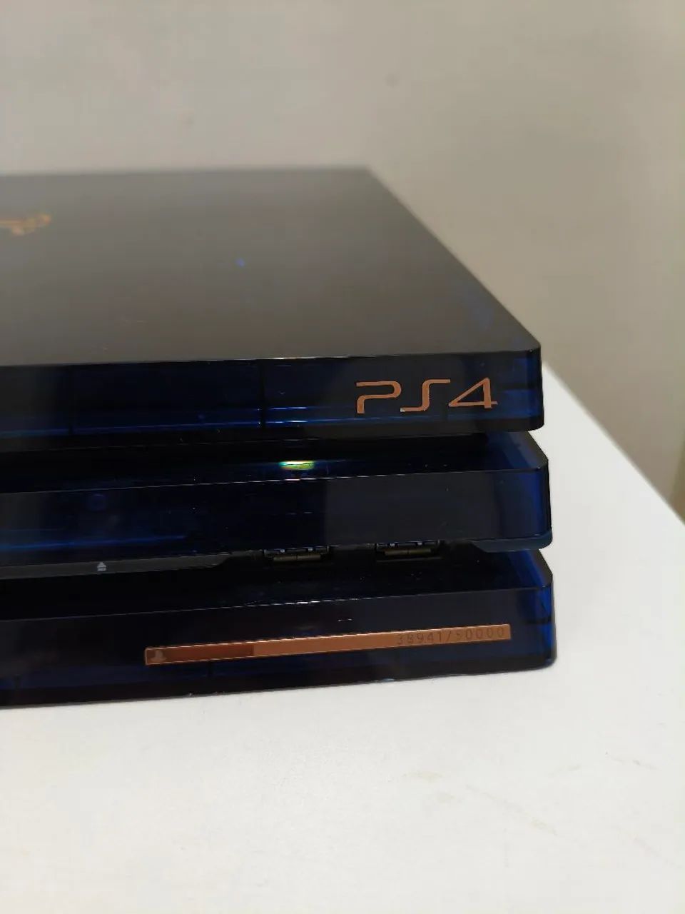 PlayStation 4 Pro 2TB 500 Million Edition - Edição Limitada Colecionador N° 38941/50000  - Foto 2