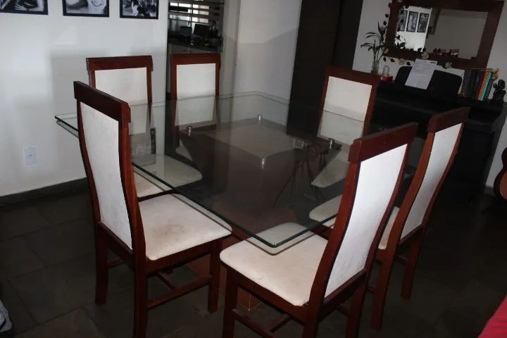 Conjunto mesa de jantar com 6 cadeiras