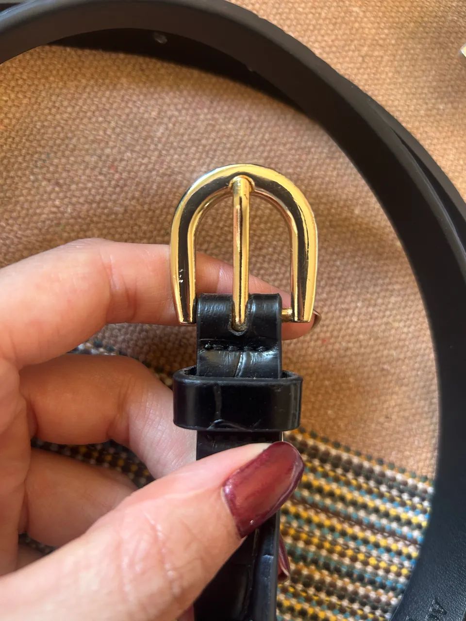 Cinto feminino preto com fivela dourada  - Foto 2