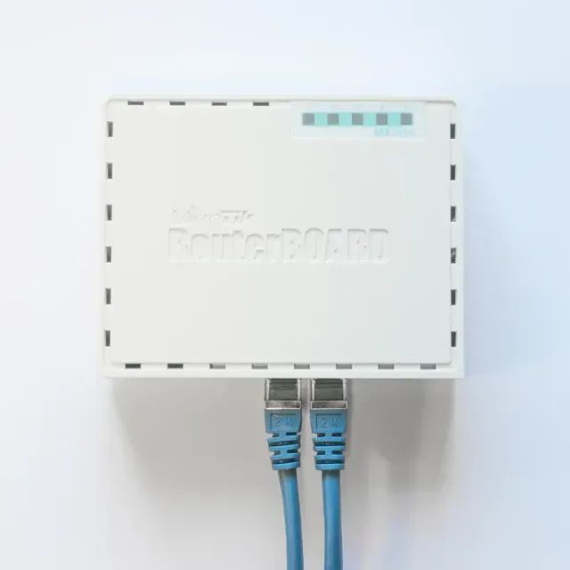 RB 750 GR3 - Mikrotik - Foto 3