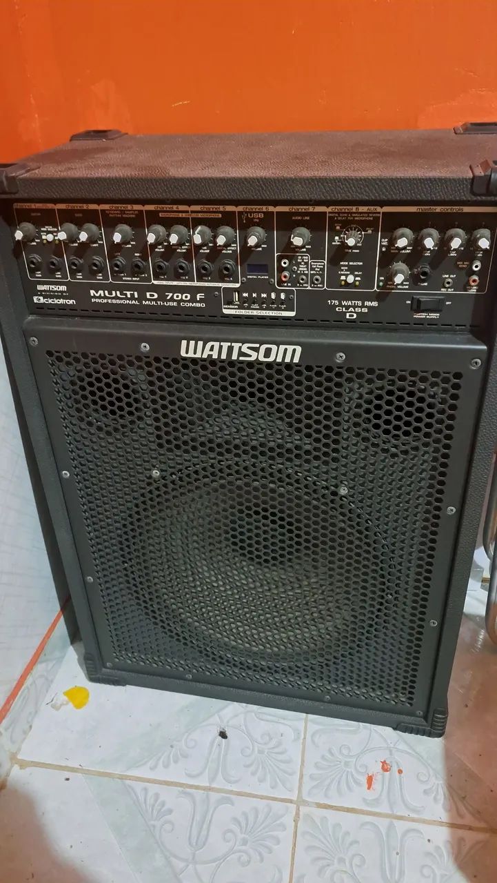 Vendo uma caixa amprificada em perfeito estado de conservação funcionando perfeitamente 