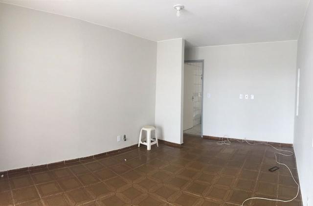 Vendo sobrado na QS 07 com ótima localização, aceitamos financiamento bancário - Foto 2
