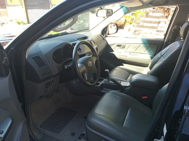 TOYOTA HILUX CD 4×4 AUTOMATICA SRV 2014 Completa - Foto 9