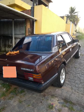 Vendo Monza 1.8 álcool