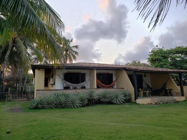 Linda e ampla casa à beira mar - Foto 2