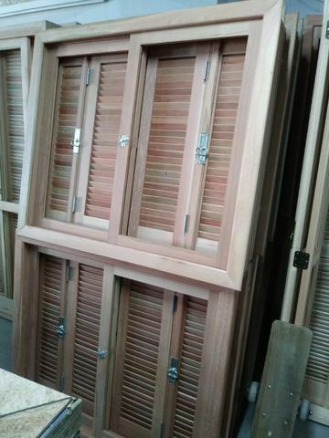 Janela 120x100 eucalipto rosa