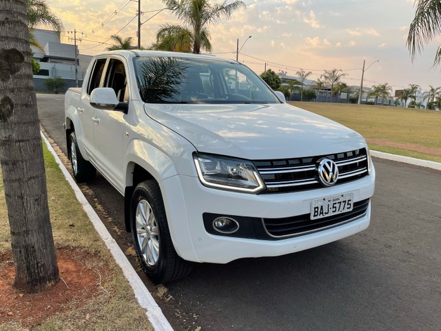 VW AMAROK HIGHLINE 4X4 DIESEL AUTOMÁTICA 2016 MUITO NOVINHA