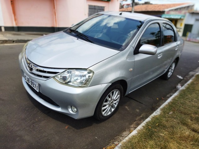 TOYOTA ETIOS 13/13 SEDÃ XLS MOTOR 1.5 BANCO DE COURO SUPER ECONÔMICO