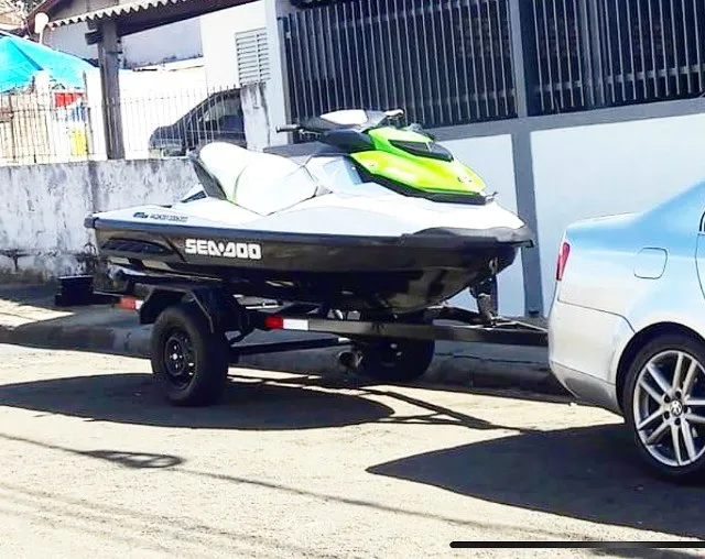 Carreta para jet ski de 3 lugares .. acompanha guincho manual !!!!