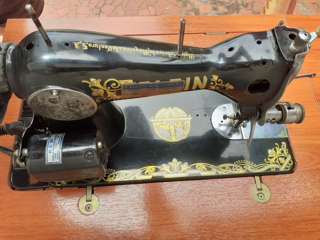 Máquina de costura singer Antiga  - Foto 5