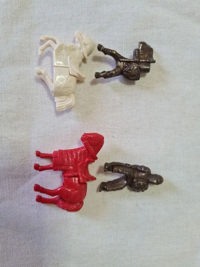 Kinder anos 90 cavaleiro de metal e cavalo - Foto 2