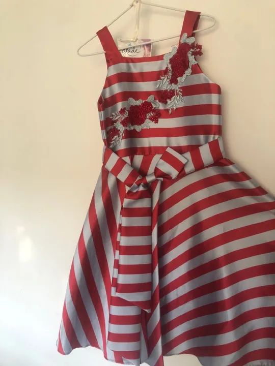 Vestido infantil listrado vermelho e cinza TAMANHO 5/6 anos  - Foto 4