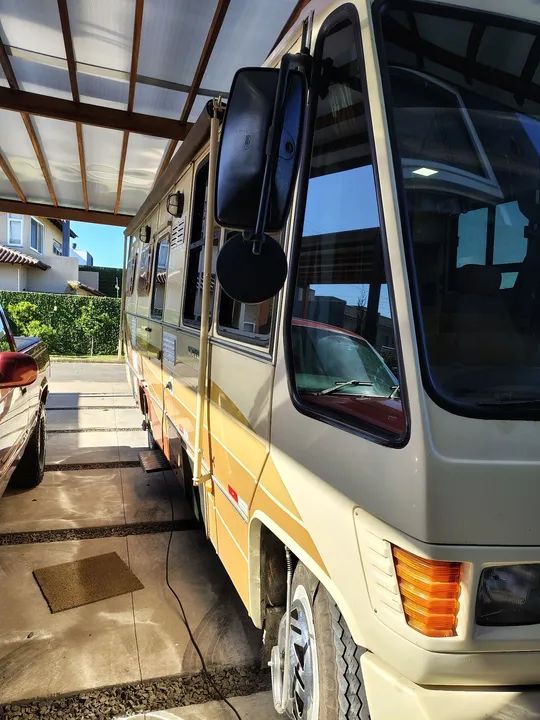 Motorhome PLACA PRETA Larturist 195.000km originais - Foto 2