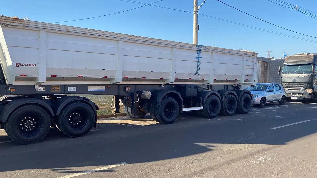 Volvo Edc mais 4 eixo caçamba  - Foto 5