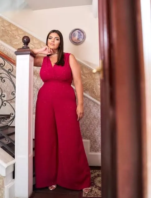 MACACÃO PLUS SIZE PANTALONA TEXTURA FÚCSIA