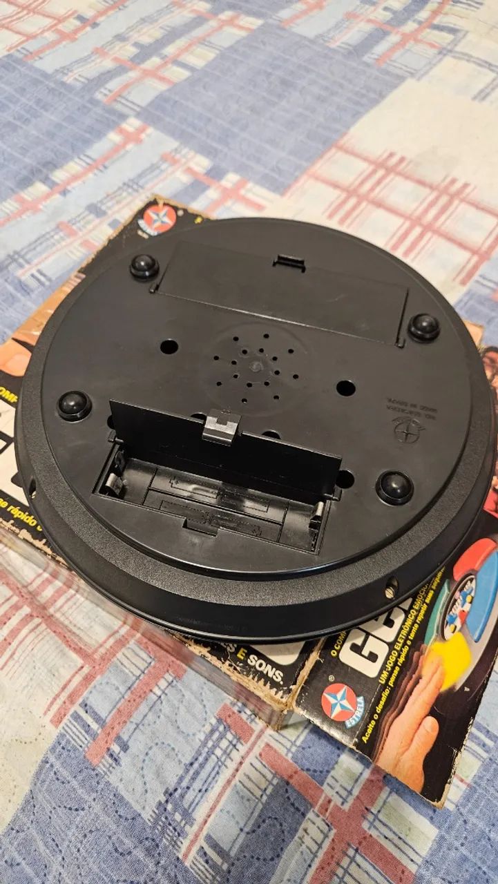 VENDO JOGO GENIUS ORIGINAL - USADO, COM 1 LUZ QUEIMADA - Foto 3