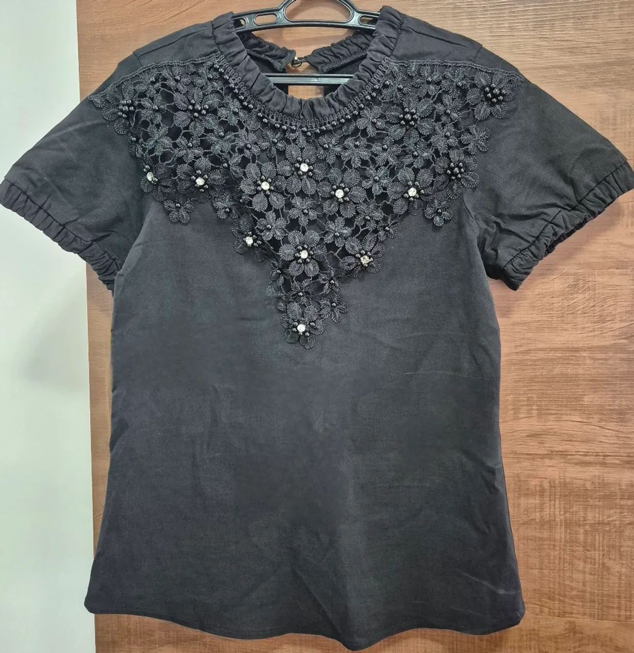 Blusa feminina linda com strass e perolas (preta)