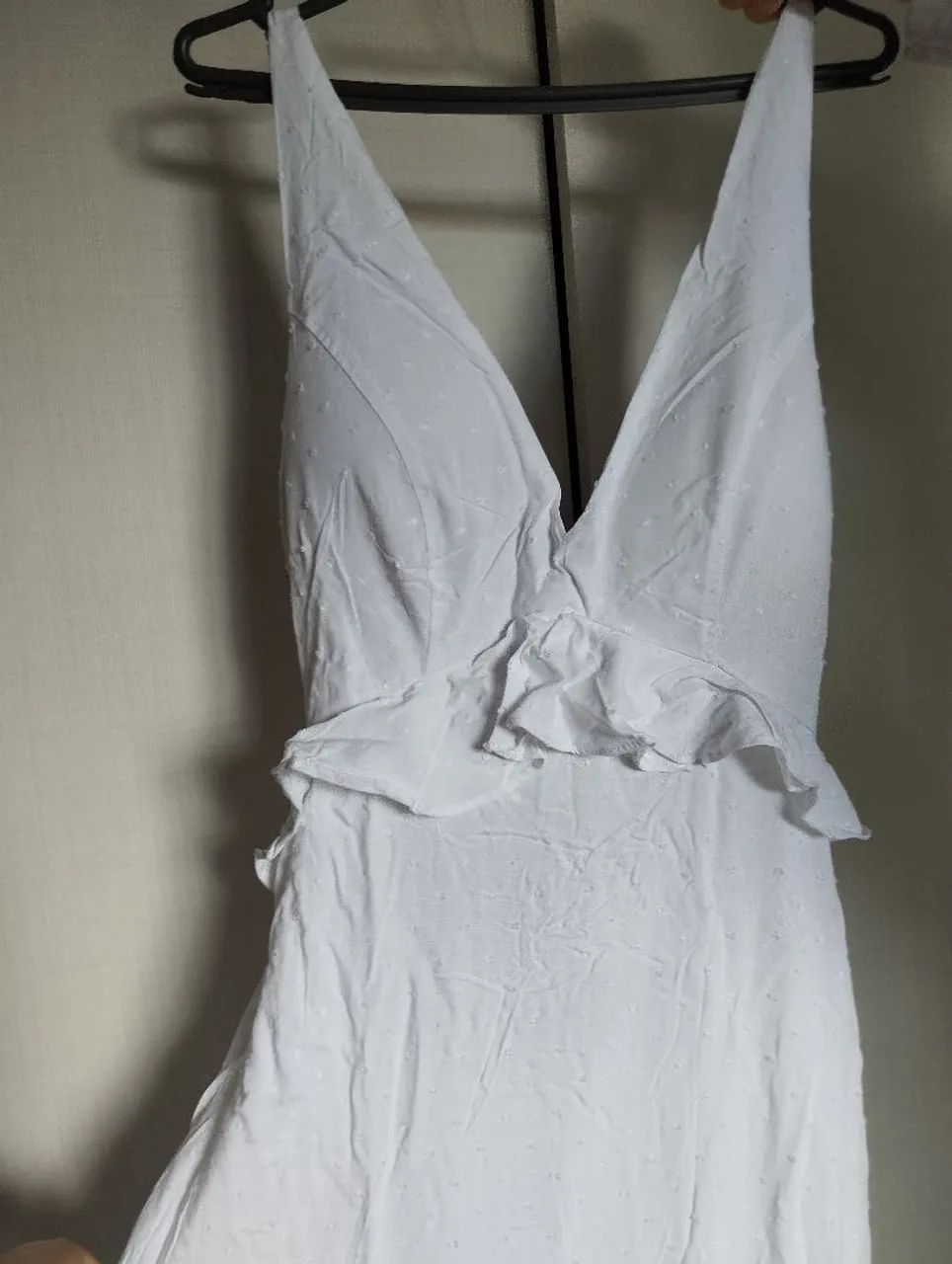 Vestido branco com decote em V - Foto 2