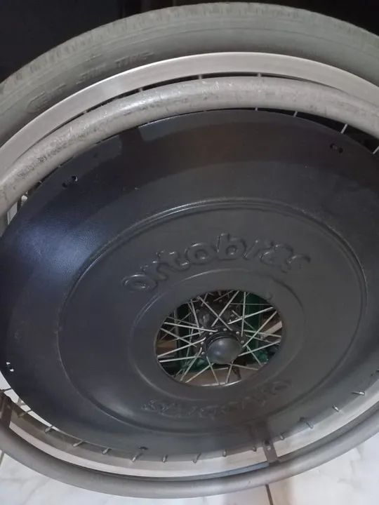 Cadeira de rodas em ótimo estado - Foto 2