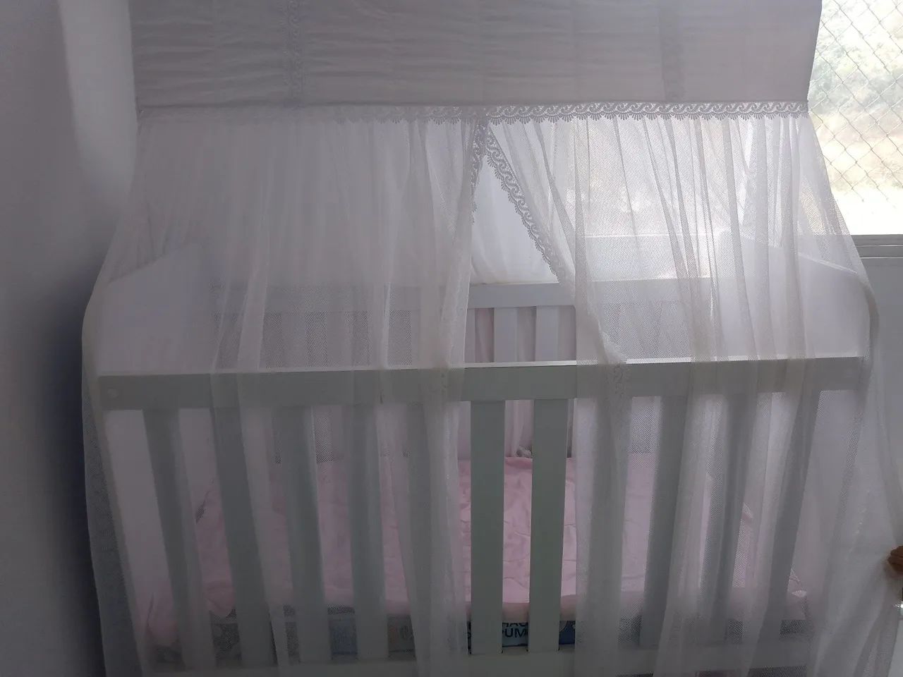 Berço de Bebê Branco com Mosquiteiro - Foto 2