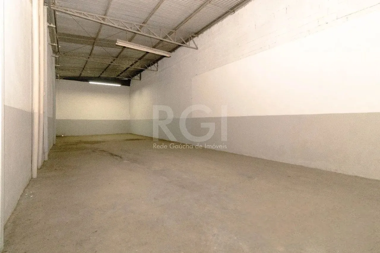 Galpão/Depósito/Armazém para Aluguel no Bairro Floresta com 185m² de Área Útil