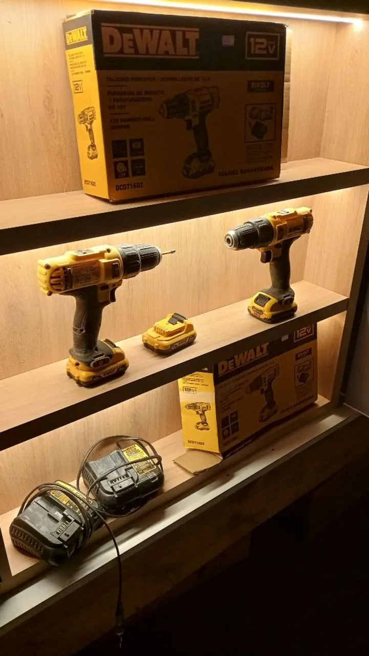 Furadeira/Parafusadeira Dewalt 12V - Nova