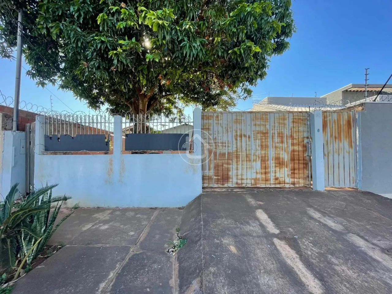 CASA COM 3 DORMITÓRIOS
