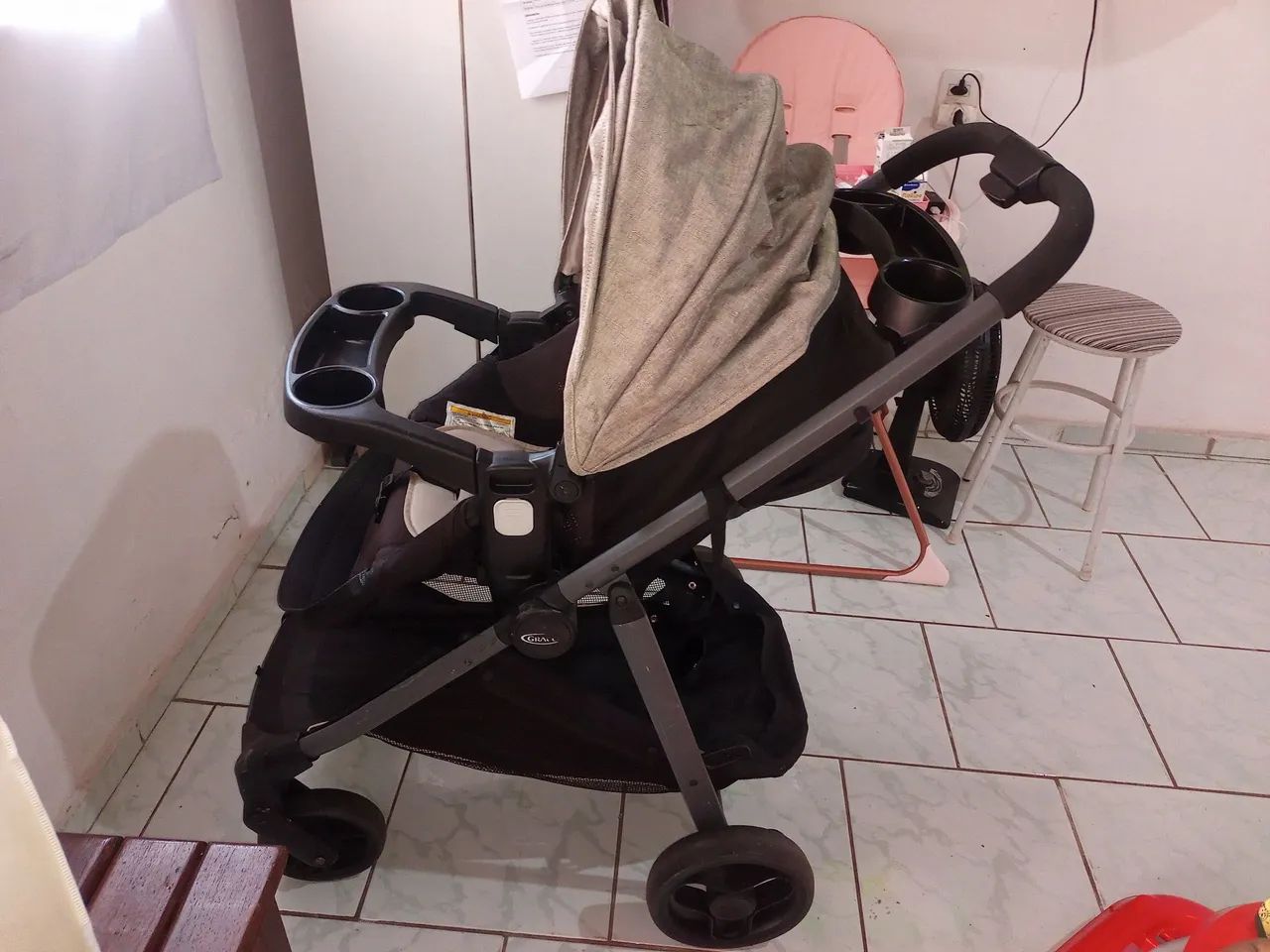 Carrinho de BB Graco seminovo - Foto 5