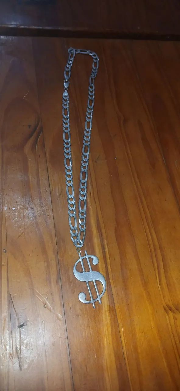 Corrente com pingente de cifrão