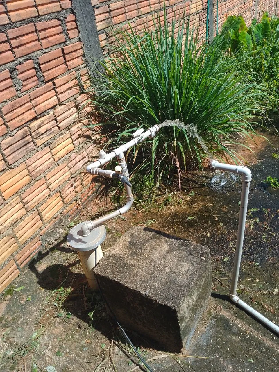 Bombas d'água e limpeza em poços artesiano