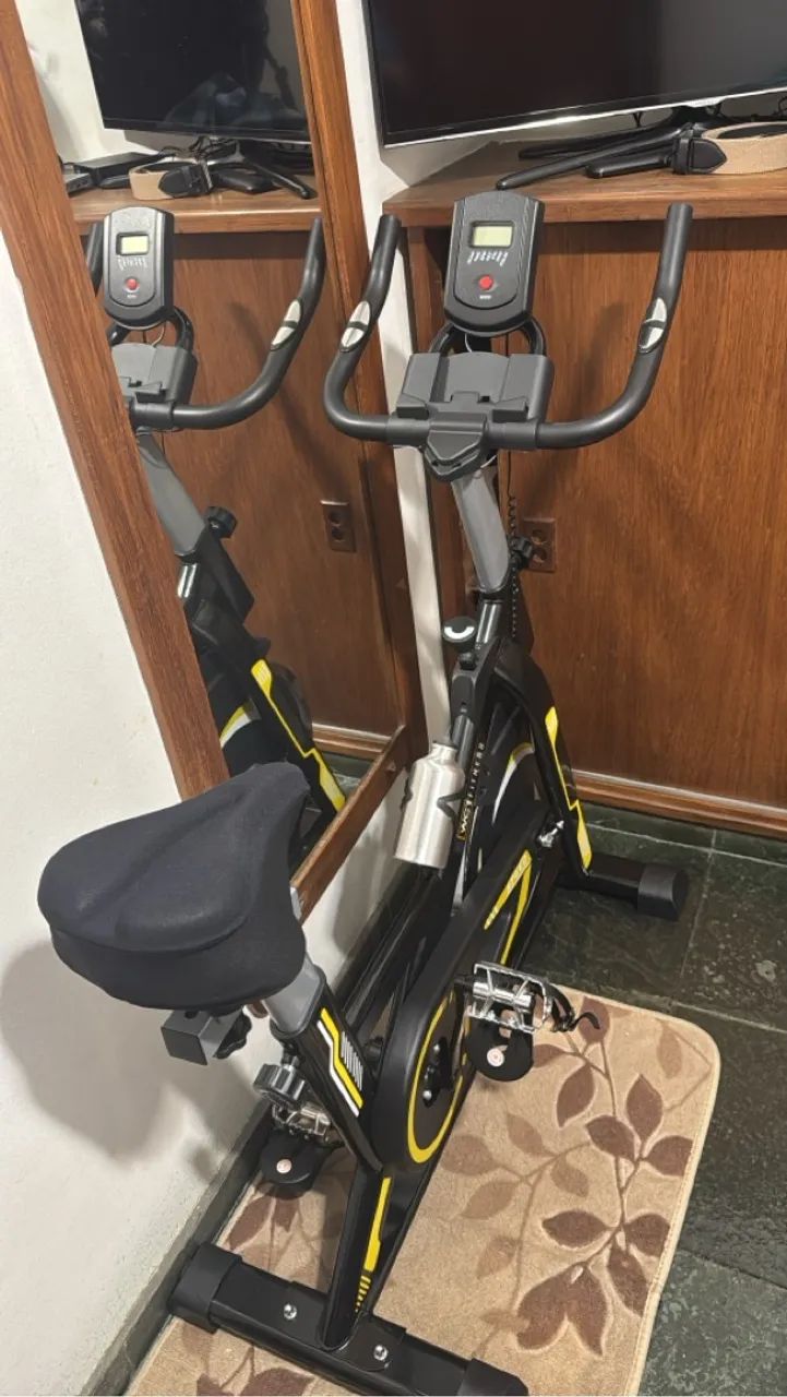 Bicicleta de spinning- ótima para treinar em casa