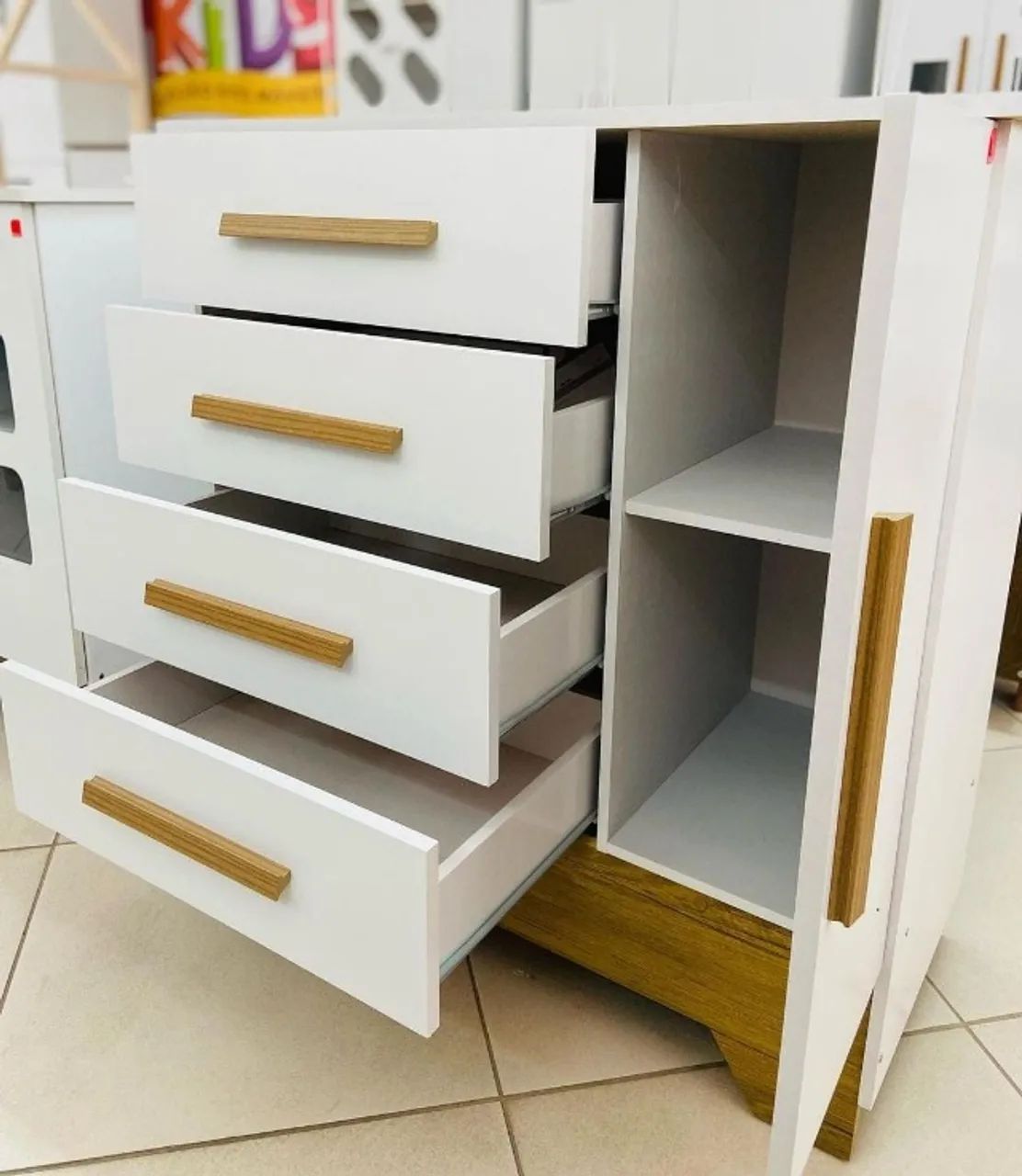 Cômoda Infantil 4 Gavetas e 1 Porta  - Foto 2