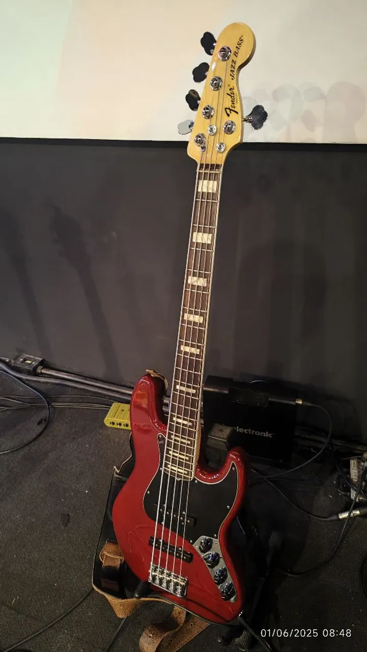 Baixo Fender Jazz Bass 5 Cordas Deluxe USA