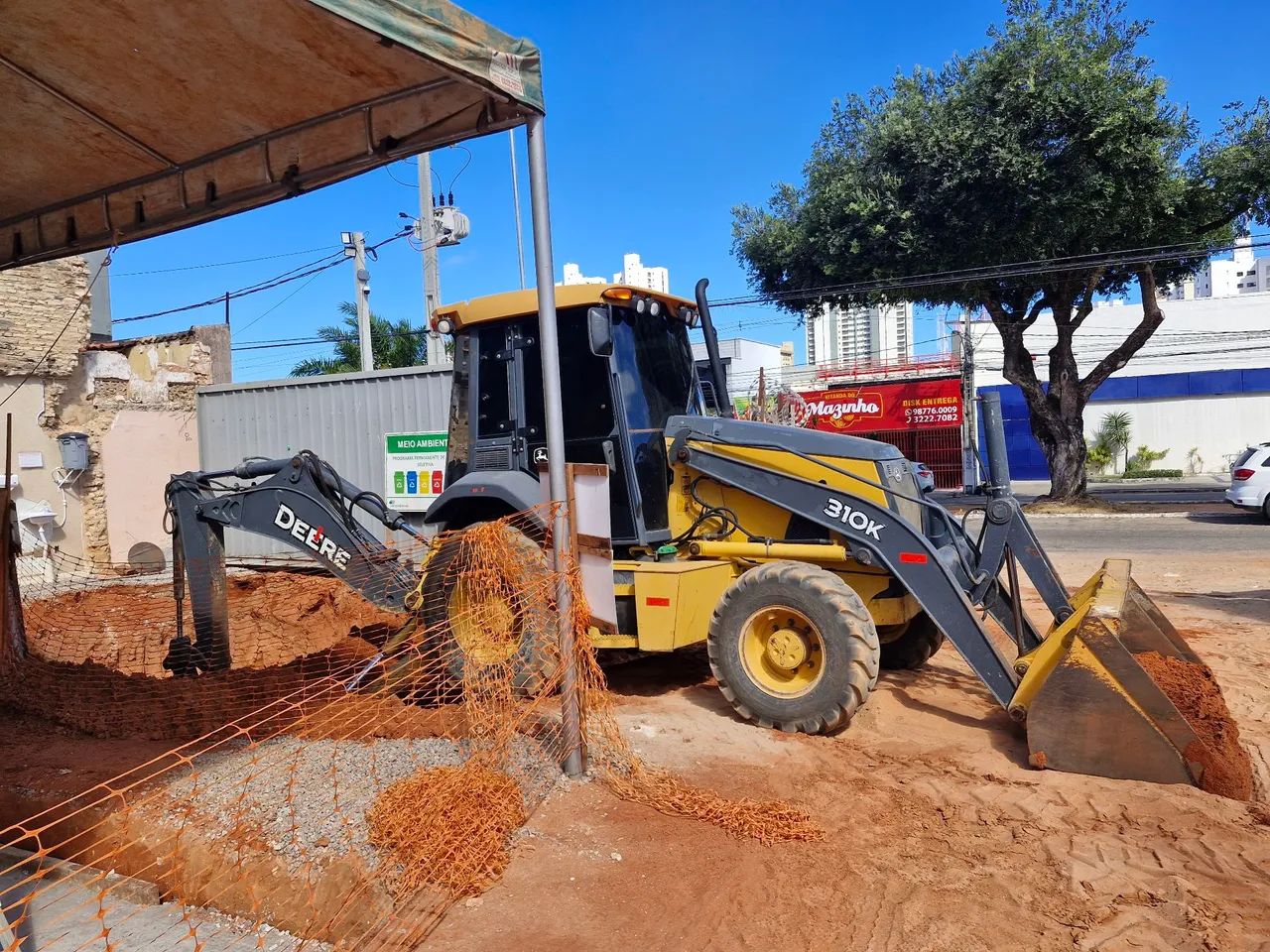 Retroescavadeira disponível para serviços  - Foto 4