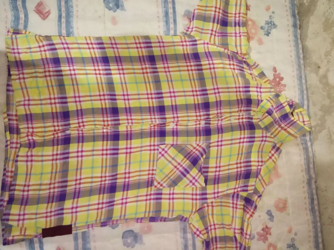 Camisa xadrez colorida manga curta Masculino  - Foto 2