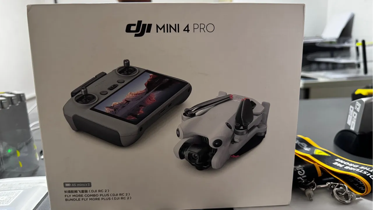 Drone DJI Mini 4 Pro Fly